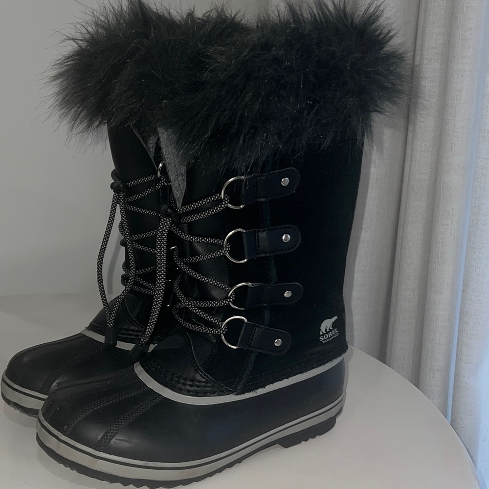 Sorel Black Fur-Trimmed Snow Boots
